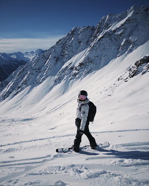 Customer @sarah_bacher_ in Moss W Snowboard Jacket Women Light Grey/Black