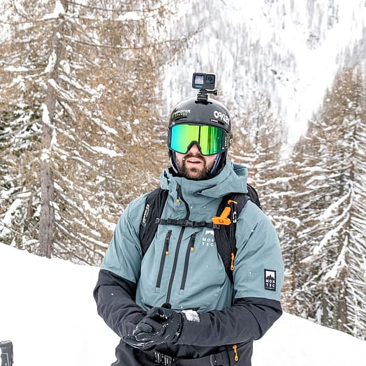 Customer @tobiasheel in Arch Snowboard Jacket Men Atlantic/Black