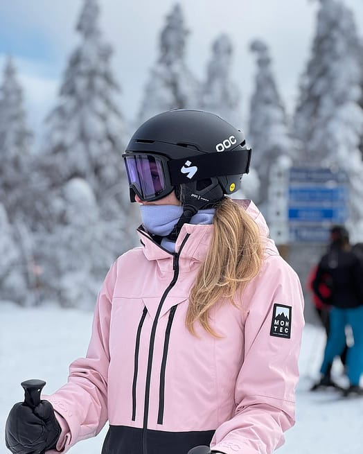 Customer @kyrawex in Moss W Snowboard Jacket Women Soft Pink/Black