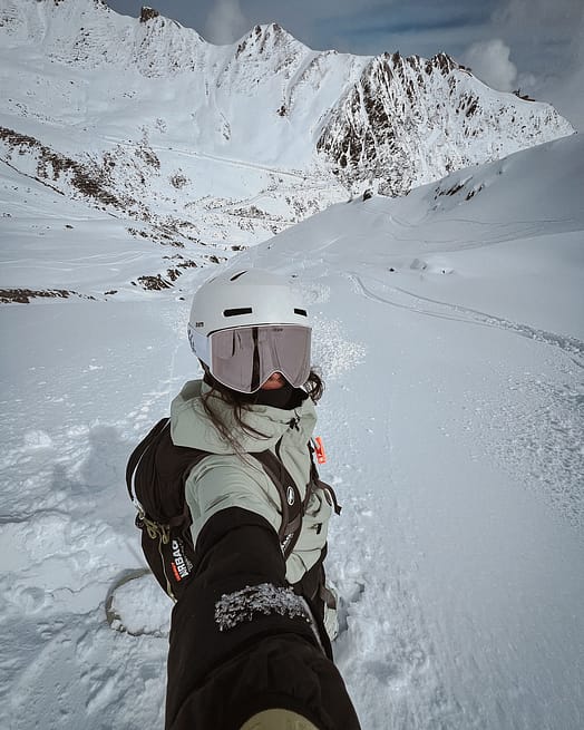 Customer @kamila_novak in Dune W Snowboard Jacket Women Soft Green/Black