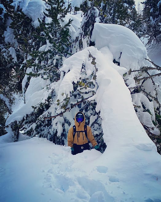 Customer @liam_meylan in Fawk Snowboard Jacket Men Gold/Black
