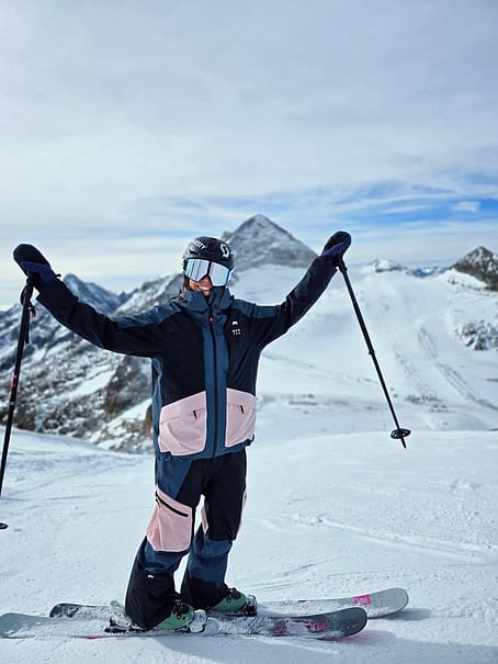 Customer @zuzawitych in Morpheus W Snowboardjakke Dame Metal Blue/Black/Soft Pink