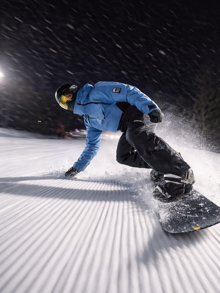 Customer @leonelechevrri wearing Montec Doom Snowboard Jacket Blue Steel/Black