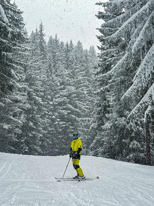 Customer @tao_en_montagne in Arch Snowboard Jacket Men Bright Yellow/Black