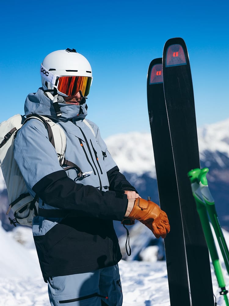 Customer @kevin_maderegger wearing Montec Arch Snowboard Jacket Soft Blue/Black