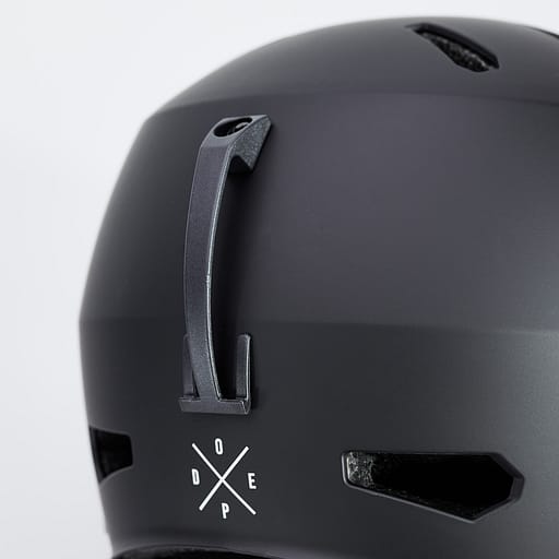 Goggle strap retainer