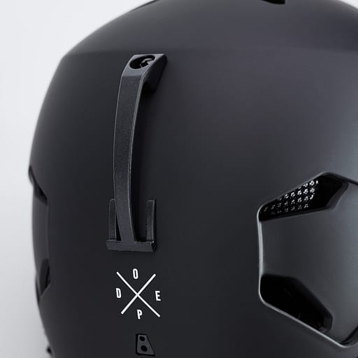 Goggle strap retainer